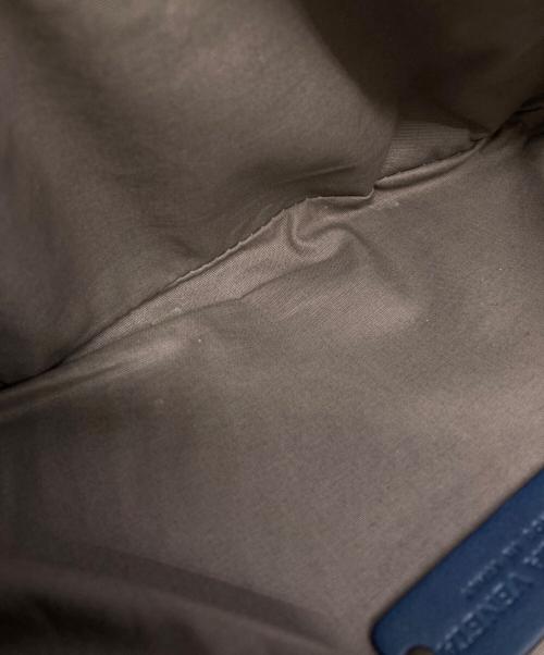 BOTTEGA VENETA（ボッテガベネタ）BOTTEGA VENETA (ボッテガベネタ) イントレチャート ボディバッグ ネイビー サイズ:下記参照の古着・服飾アイテム
