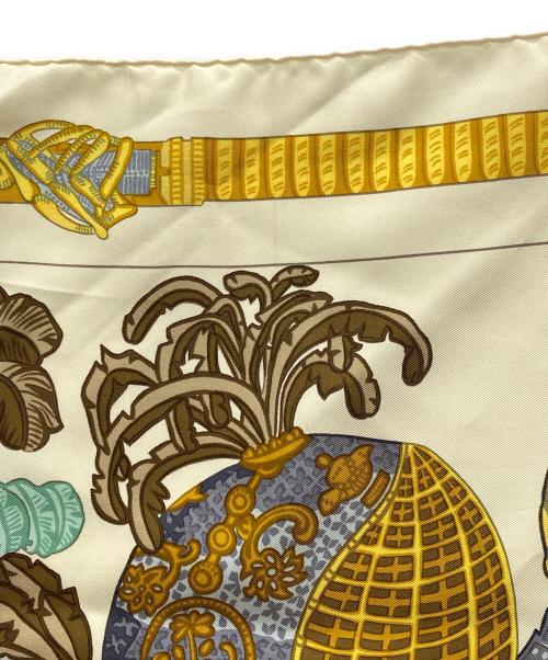 HERMES（エルメス）HERMES (エルメス) カレ90 シルクスカーフ ”羽飾りの兜” ベージュ×イエロー サイズ:下記参照の古着・服飾アイテム