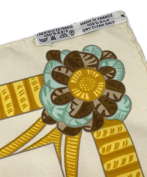 HERMES（エルメス）HERMES (エルメス) カレ90 シルクスカーフ ”羽飾りの兜” ベージュ×イエロー サイズ:下記参照の古着・服飾アイテム