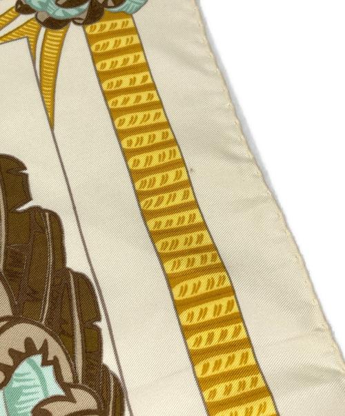 HERMES（エルメス）HERMES (エルメス) カレ90 シルクスカーフ ”羽飾りの兜” ベージュ×イエロー サイズ:下記参照の古着・服飾アイテム