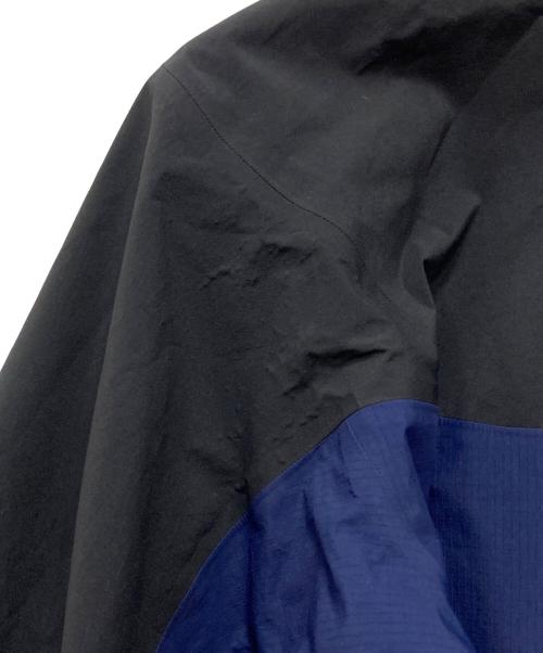 ARC'TERYX（アークテリクス）ARC'TERYX (アークテリクス) 40th別注 Theta AR Jacket ネイビー×ブラック サイズ:Sの古着・服飾アイテム