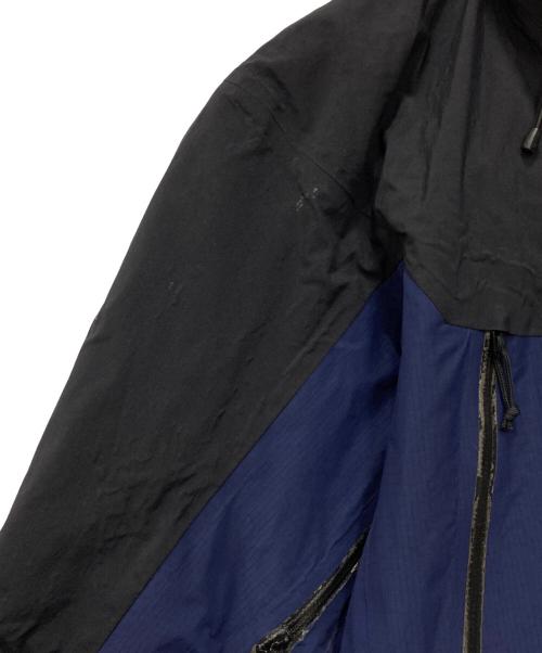ARC'TERYX（アークテリクス）ARC'TERYX (アークテリクス) 40th別注 Theta AR Jacket ネイビー×ブラック サイズ:Sの古着・服飾アイテム