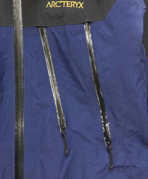 ARC'TERYX（アークテリクス）ARC'TERYX (アークテリクス) 40th別注 Theta AR Jacket ネイビー×ブラック サイズ:Sの古着・服飾アイテム