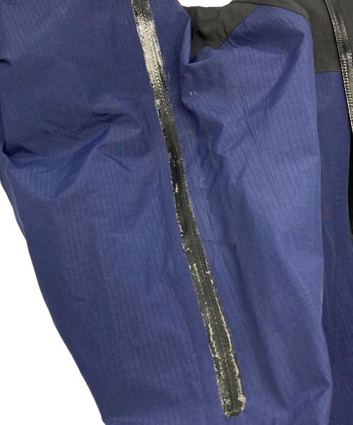 ARC'TERYX（アークテリクス）ARC'TERYX (アークテリクス) 40th別注 Theta AR Jacket ネイビー×ブラック サイズ:Sの古着・服飾アイテム