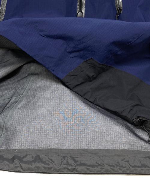 ARC'TERYX（アークテリクス）ARC'TERYX (アークテリクス) 40th別注 Theta AR Jacket ネイビー×ブラック サイズ:Sの古着・服飾アイテム
