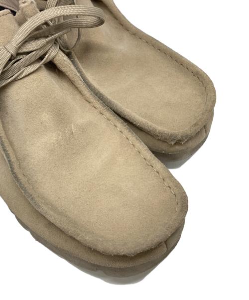 CLARKS（クラークス）CLARKS (クラークス) ワラビーブーツ ベージュ サイズ:UK8 1/2の古着・服飾アイテム