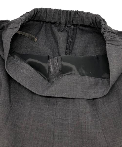 ENFOLD（エンフォルド）ENFOLD (エンフォルド) WAVE DRAPE TROUSERS グレー サイズ:36の古着・服飾アイテム