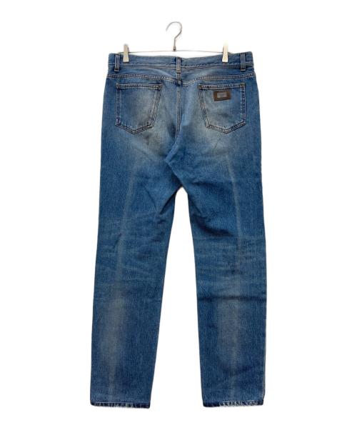 DOLCE & GABBANA（ドルチェ＆ガッバーナ）DOLCE & GABBANA (ドルチェ＆ガッバーナ) ロゴプレートデニムパンツ ブルー サイズ:52の古着・服飾アイテム