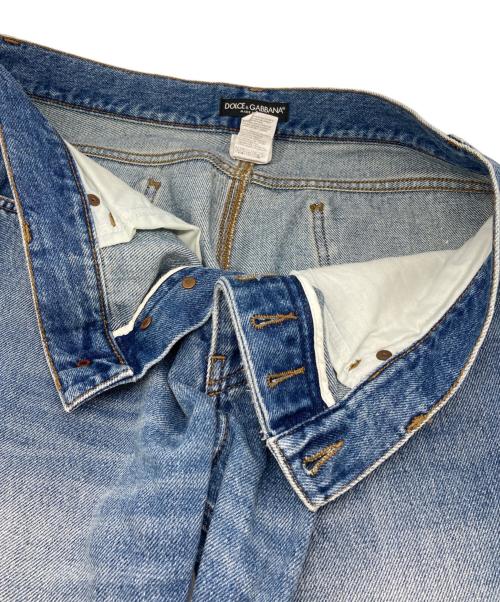 DOLCE & GABBANA（ドルチェ＆ガッバーナ）DOLCE & GABBANA (ドルチェ＆ガッバーナ) ロゴプレートデニムパンツ ブルー サイズ:52の古着・服飾アイテム