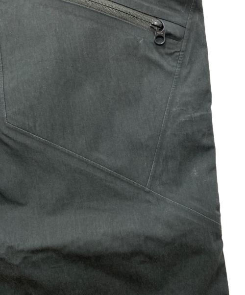 ARC'TERYX VEILANCE（アークテリクスヴェイランス）ARC'TERYX VEILANCE (アークテリクスヴェイランス) マルチポケットパンツ グレー サイズ:32の古着・服飾アイテム