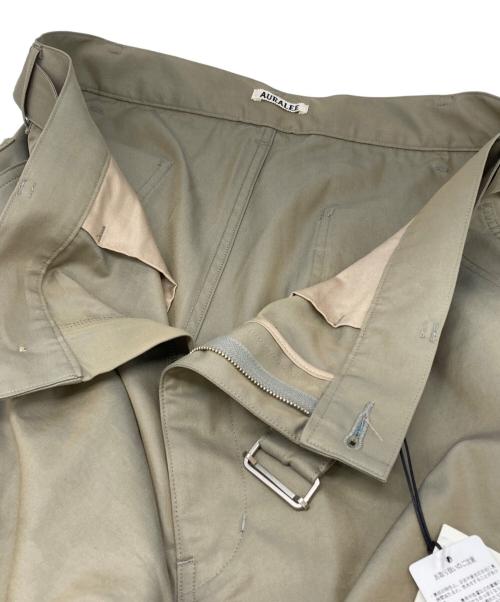 AURALEE（オーラリー）AURALEE (オーラリー) WASHED FINX SILK CHAMBRAY BELTED PANTS カーキ サイズ:4の古着・服飾アイテム