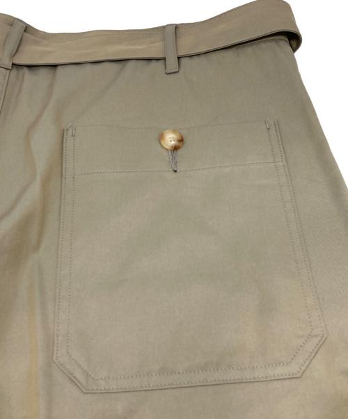 AURALEE（オーラリー）AURALEE (オーラリー) WASHED FINX SILK CHAMBRAY BELTED PANTS カーキ サイズ:4の古着・服飾アイテム