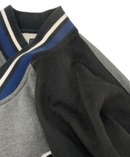 stussy（ステューシー）stussy (ステューシー) スウェットスタジャン グレー×ブラック サイズ:XLの古着・服飾アイテム