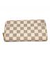 LOUIS VUITTON（ルイ ヴィトン）の古着「ダミエ・アズール ジッピーウォレット」｜ホワイト×ピンク