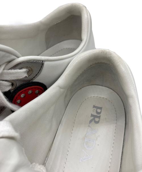 PRADA（プラダ）PRADA (プラダ) ロボットレザーパッチスニーカー ホワイト サイズ:37の古着・服飾アイテム
