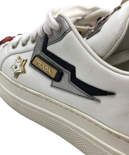 PRADA（プラダ）PRADA (プラダ) ロボットレザーパッチスニーカー ホワイト サイズ:37の古着・服飾アイテム
