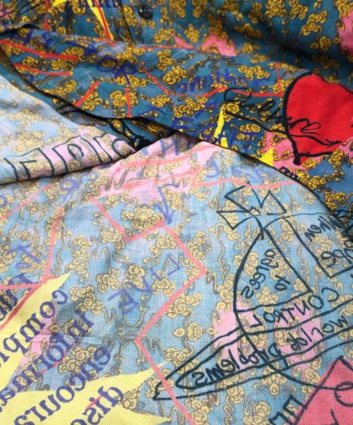 Vivienne Westwood（ヴィヴィアンウエストウッド）Vivienne Westwood (ヴィヴィアンウエストウッド) オーブ刺繍 総柄レーヨンシャツ グレー×イエロー サイズ:36の古着・服飾アイテム