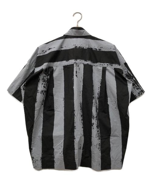 Vivienne Westwood RED LABEL（ヴィヴィアンウエストウッドレッドレーベル）Vivienne Westwood RED LABEL (ヴィヴィアンウエストウッドレッドレーベル) ストライプオーバーサイズシャツ グレー サイズ:00の古着・服飾アイテム