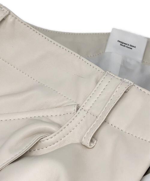 NOMANUAL（ノーマニュアル）NOMANUAL (ノーマニュアル) LEATHER CARGO PANTS アイボリー サイズ:Mの古着・服飾アイテム