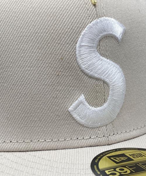 New Era（ニューエラ）New Era (ニューエラ) SUPREME (シュプリーム) Gold Cross S Logo キャップ (ゴールド クロス エス ロゴ キャップ) ベージュ サイズ:下記参照の古着・服飾アイテム