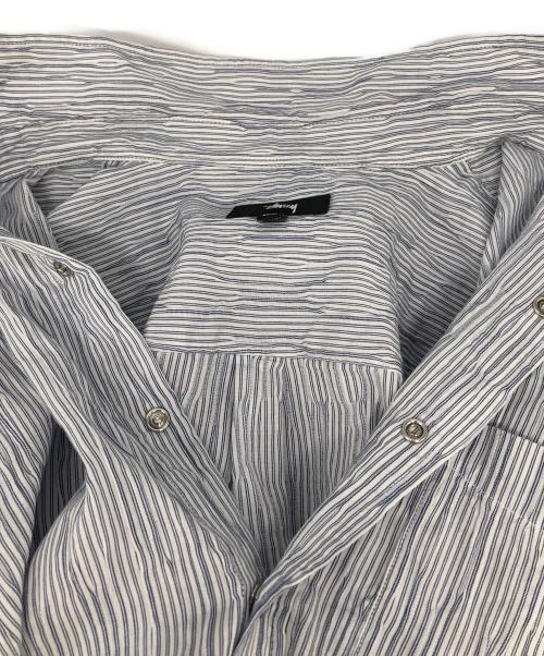 stussy（ステューシー）stussy (ステューシー) WAVY STRIPED SHORT SLEEVE SHIRT ブルー サイズ:Mの古着・服飾アイテム