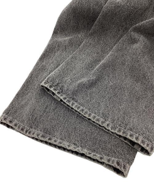 THINGS THAT MATTER（シングスザットマター）THINGS THAT MATTER (シングスザットマター) KNEE CUTTING DENIM PANTS（ニー カッティング デニム パンツ） グレー サイズ:2の古着・服飾アイテム