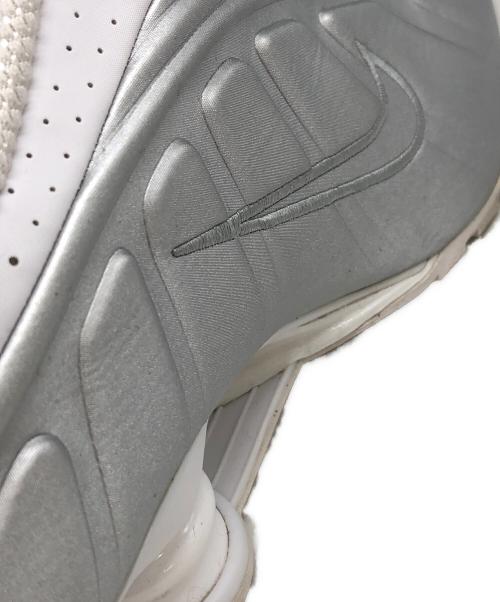 NIKE（ナイキ）NIKE (ナイキ) SHOX R4 WHITE/WHITE-METALLIC SILVER-MAX ORANGE ホワイト サイズ:27.5cmの古着・服飾アイテム