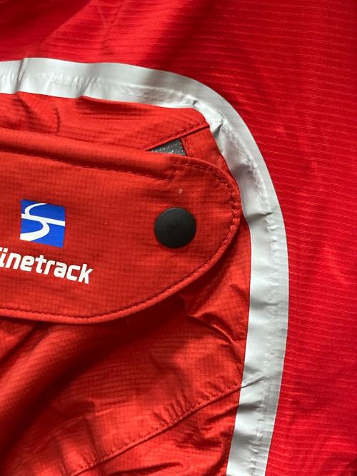 finetrack（ファイントラック）finetrack (ファイントラック) エバーブレススノージャケット レッド サイズ:Sの古着・服飾アイテム