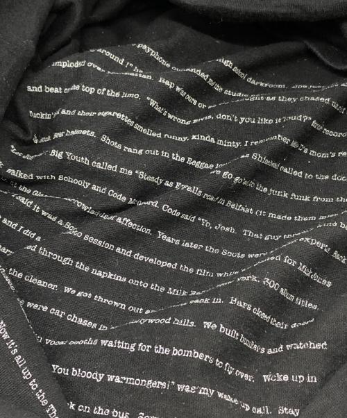 stussy（ステューシー）stussy (ステューシー) Josh Cheuse (ジョシュ チューズ) リアムプリントTシャツ ブラック サイズ:Sの古着・服飾アイテム