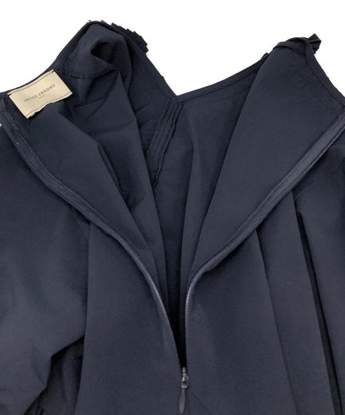 UNITED ARROWS（ユナイテッドアローズ）UNITED ARROWS (ユナイテッドアローズ) タック フリルVネック ハーフスリーブ ブラウス ネイビー サイズ:FREEの古着・服飾アイテム