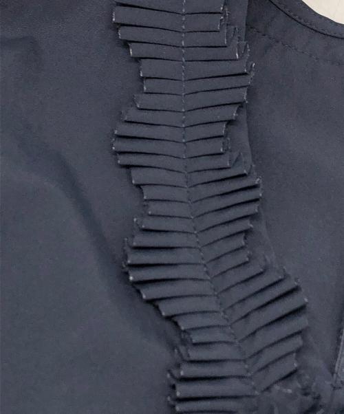 UNITED ARROWS（ユナイテッドアローズ）UNITED ARROWS (ユナイテッドアローズ) タック フリルVネック ハーフスリーブ ブラウス ネイビー サイズ:FREEの古着・服飾アイテム