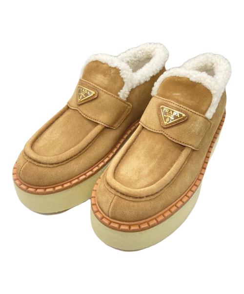 PRADA（プラダ）PRADA (プラダ) トライアングルスウェードローファー ブラウン サイズ:SIZE 36.5の古着・服飾アイテム
