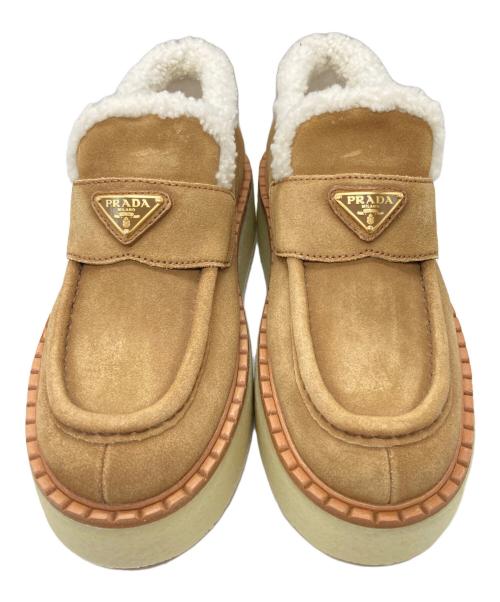 PRADA（プラダ）PRADA (プラダ) トライアングルスウェードローファー ブラウン サイズ:SIZE 36.5の古着・服飾アイテム