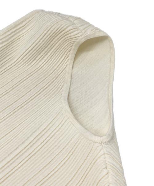 BOSS（ボス）BOSS (ボス) ニットストラクチャーVネックトップス アイボリー サイズ:XS 未使用品の古着・服飾アイテム