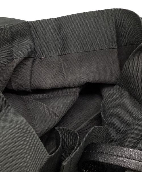 ISSEY MIYAKE（イッセイミヤケ）ISSEY MIYAKE (イッセイミヤケ) iittala (イッタラ) 折り畳みプリーツトートバッグ グリーン サイズ:下記参照の古着・服飾アイテム