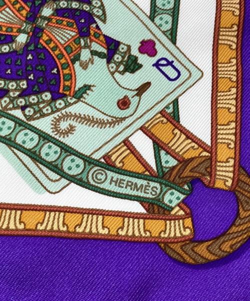 HERMES（エルメス）HERMES (エルメス) カレ45 DAME DE COEUR A VOUS L’HONNEUR ハートのクイーン パープル×アイボリーの古着・服飾アイテム