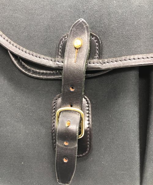 brady（ブレディ）brady (ブレディ) Ariel Trout Small キャンバスショルダーバッグ ブラック サイズ:以下参照の古着・服飾アイテム