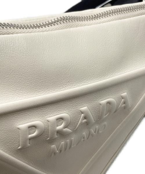 PRADA（プラダ）PRADA (プラダ) トライアングルショルダーバッグ ホワイト サイズ:下記参照の古着・服飾アイテム