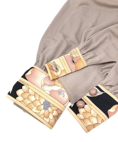 LEONARD FASHION（レオナールファッション）LEONARD FASHION (レオナールファッション) フラワーパイピング セットアップワンピース グレー サイズ:Mの古着・服飾アイテム