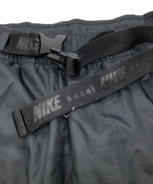 NIKE（ナイキ）NIKE (ナイキ) sacai (サカイ) AS U NRG Pant ロゴプリントナイロンカーゴパンツ ブラック サイズ:SIZE Mの古着・服飾アイテム