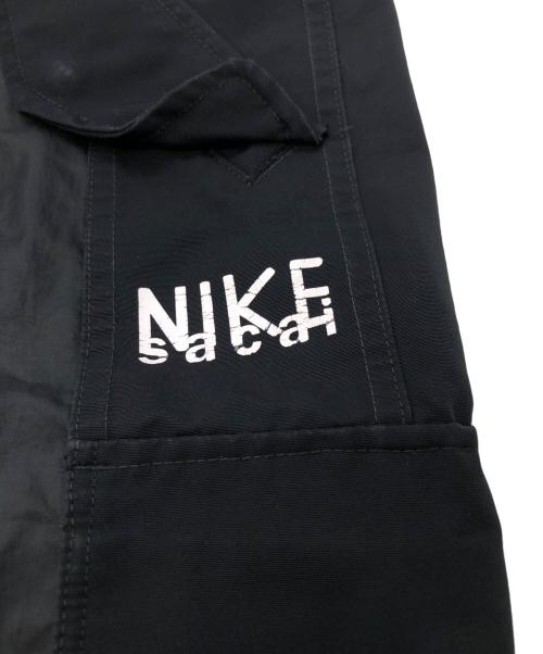 NIKE（ナイキ）NIKE (ナイキ) sacai (サカイ) AS U NRG Pant ロゴプリントナイロンカーゴパンツ ブラック サイズ:SIZE Mの古着・服飾アイテム