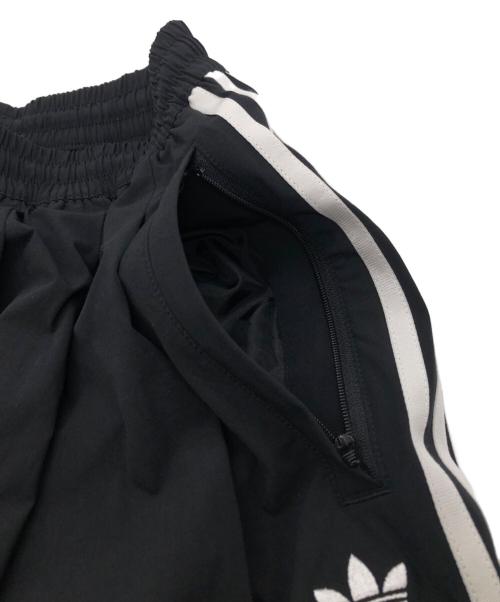 adidas（アディダス）adidas (アディダス) ADILENIUM プリーツ トラックパンツ ブラック サイズ:SIZE Sの古着・服飾アイテム