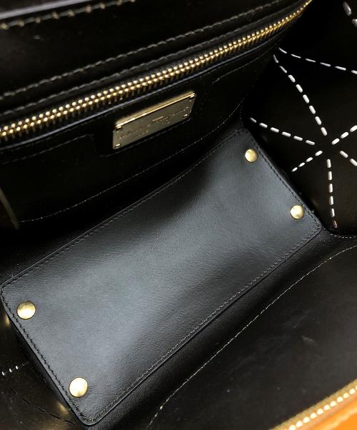 Salvatore Ferragamo（サルヴァトーレ フェラガモ）Salvatore Ferragamo (サルヴァトーレ フェラガモ) AMY カットワーク2WAYバッグ ブラウンの古着・服飾アイテム