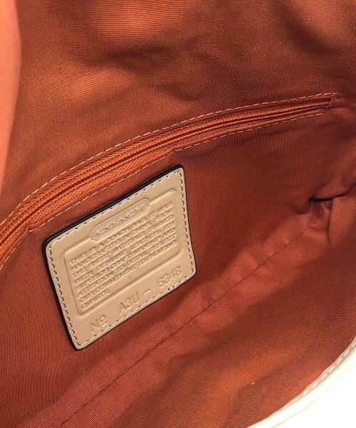 COACH（コーチ）COACH (コーチ) クリップデミ シグネチャーポーチ ベージュの古着・服飾アイテム