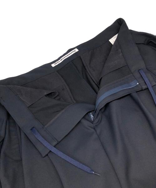 WHITE MOUNTAINEERING（ホワイトマウンテ二アニング）WHITE MOUNTAINEERING (ホワイトマウンテ二アニング) SOLOTEX 2 TUCK WIDE PANTS ネイビー サイズ:4の古着・服飾アイテム