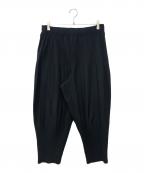 HOMME PLISSE ISSEY MIYAKEオム プリッセ イッセイ ミヤケ）の古着「BASICS消しプリーツパンツ」｜ブラック
