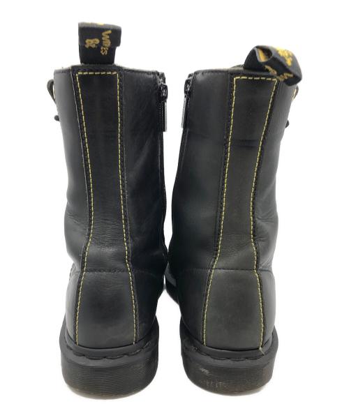 Dr.Martens（ドクターマーチン）Dr.Martens (ドクターマーチン) YOHJI YAMAMOTO (ヨウジヤマモト) ZIGGY 捻じれ10ホールブーツ ブラック サイズ:UK8の古着・服飾アイテム