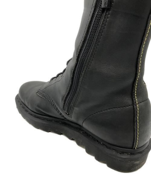 Dr.Martens（ドクターマーチン）Dr.Martens (ドクターマーチン) YOHJI YAMAMOTO (ヨウジヤマモト) ZIGGY 捻じれ10ホールブーツ ブラック サイズ:UK8の古着・服飾アイテム