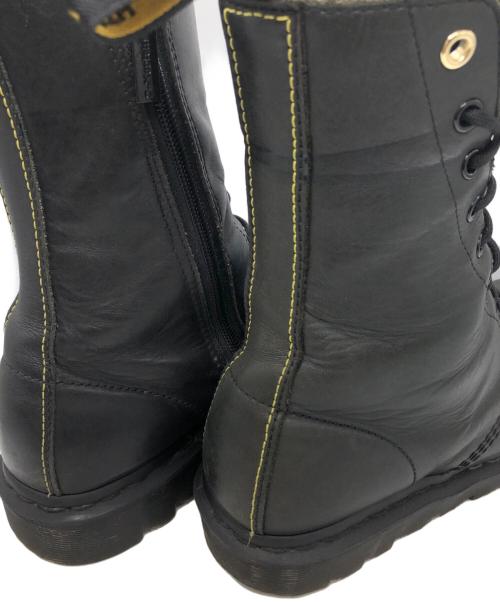 Dr.Martens（ドクターマーチン）Dr.Martens (ドクターマーチン) YOHJI YAMAMOTO (ヨウジヤマモト) ZIGGY 捻じれ10ホールブーツ ブラック サイズ:UK8の古着・服飾アイテム