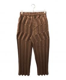 me ISSEY MIYAKE（ミーイッセイ ミヤケ）の古着「ZIG ZAG PLEATS テーパードパンツ」｜ブラウン